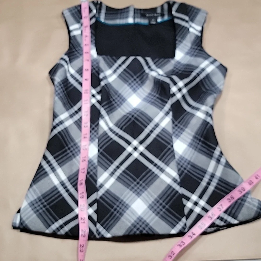 White House Black Market Size 0 Black & White Plaid Sleeveless Top / Vest